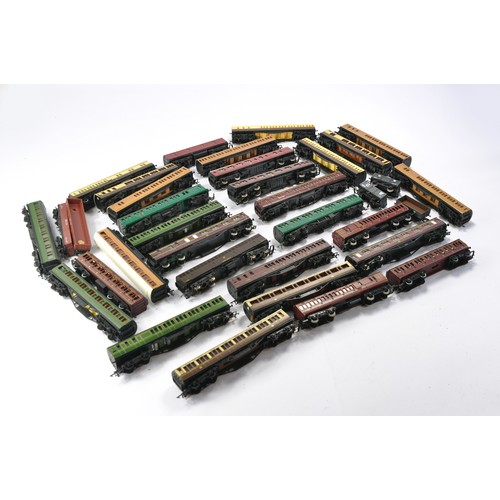 436 - Group of model railway comprising various coaches. Looks to be mostly used, some in need of repair.