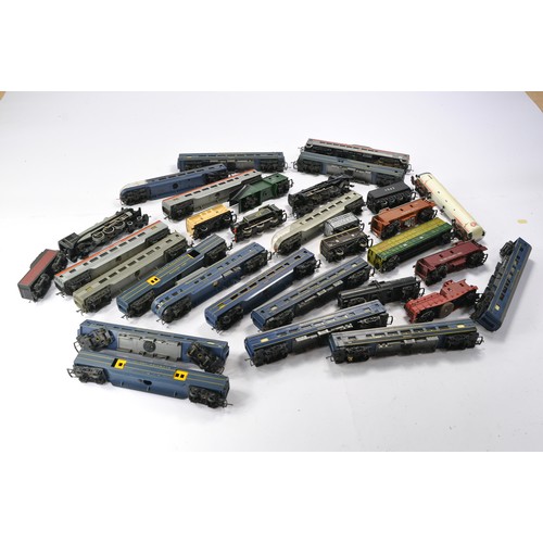 442 - Group of model railway comprising various coaches and some locomotives. Look to be mostly used.