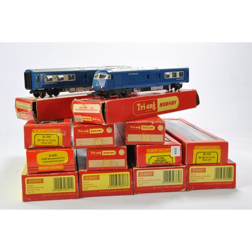 530 - Model Railway issues comprising 13 Hornby coaches in various liveries as shown including Pullman pow... 