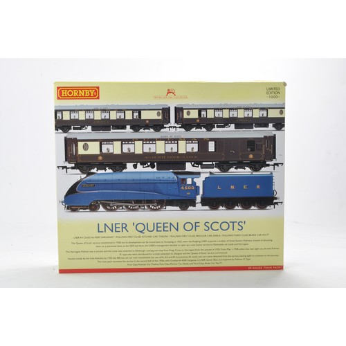 540 - Model Railway issue comprising of Hornby R3402 LNER 'Queen of Scots' train pack (limited edition of ... 