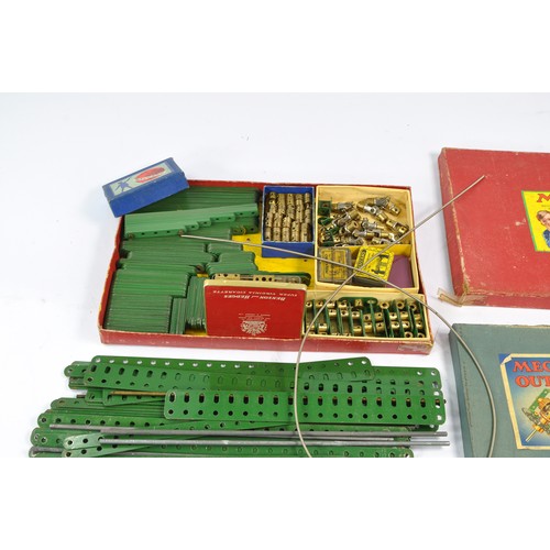 554 - Meccano group of what appears to be mostly original, earlier issue component parts and accessories a... 