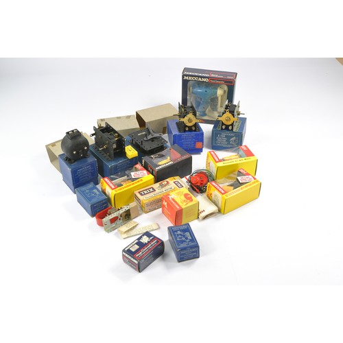 557 - An interesting group of Meccano Power Units / Motors as shown in original boxes. Some older issues i... 