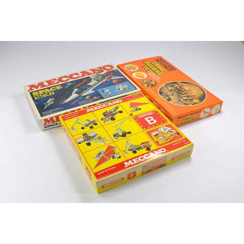 558 - Meccano construction sets comprising Crane Building Set, Set no B and Space 2501 set. All look to be... 