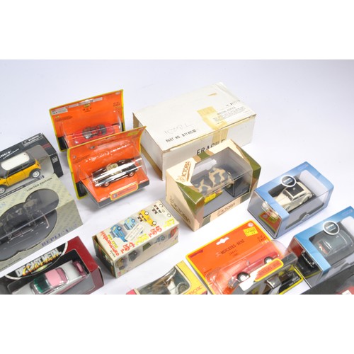 561 - A group of 21 Die-Cast vehicles from various makers, generally very good to excellent, with boxes. s... 