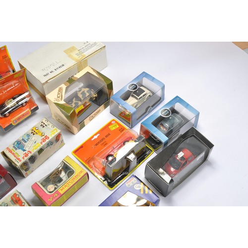 561 - A group of 21 Die-Cast vehicles from various makers, generally very good to excellent, with boxes. s... 