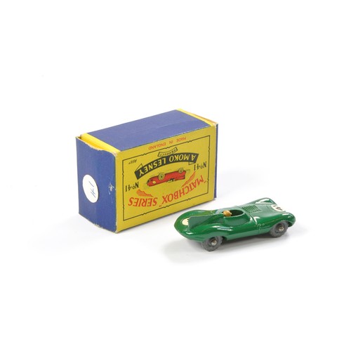 262 - Matchbox Regular Wheels comprising No. 41a Jaguar D-Type. Green with racing no. 41, tan driver. Very... 