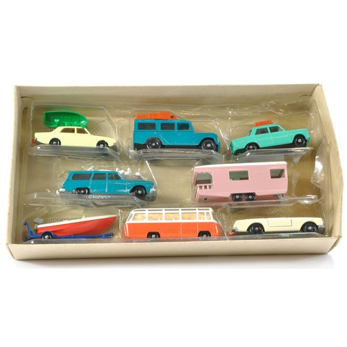 319 - Matchbox Regular Wheels no. G3 Mailaway Vacation Set comprising 12c Land Rover Safari , 23d Trailer ... 