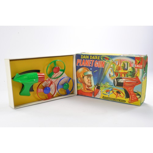 416 - Merit Dan Dare Plastic Planet Gun with 3 original spinning missiles and leaflet. Looks to be general... 