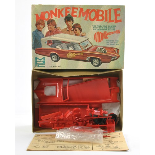 421 - MPC 1967 Vintage Plastic Model Kit comprising 1/25 Monkeemobile. Looks to be complete as shown inclu... 