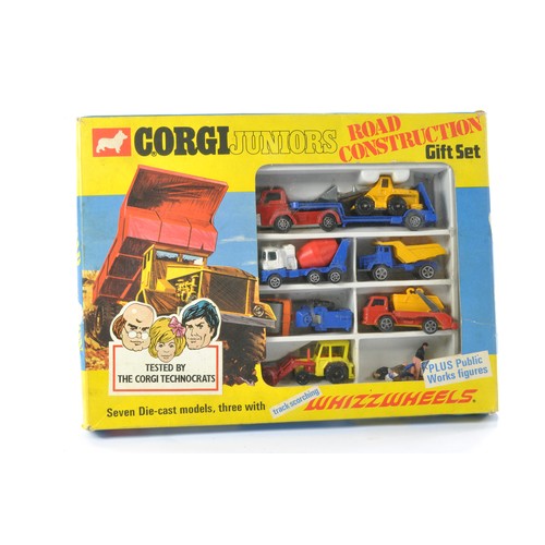 469 - Corgi Juniors No. 3024 Road construction Gift Set. Complete with 7 vehicles and figures as shown. Al... 