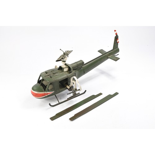 622 - Large Scale US Army - Vietnam Theme Bell Military Helicopter.