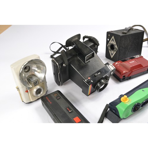 649 - Vintage group of Cameras and equipment comprising of: Ilford Sprite 35, Ensign E20, Cosmic Symbol Ra... 