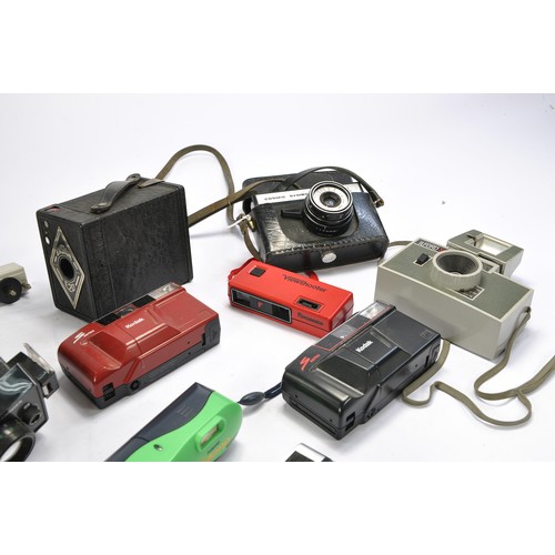 649 - Vintage group of Cameras and equipment comprising of: Ilford Sprite 35, Ensign E20, Cosmic Symbol Ra... 