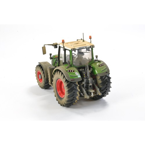 82 - Universal Hobbies 1/32 Fendt 722 Vario Tractor. Weathered Finish. Displays without obvious sign of f... 