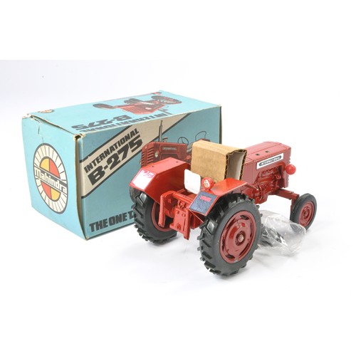 31 - Mahindra (India) International B-275 Tractor. Model is complete and excellent with very little sign ... 