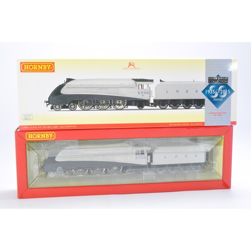119 - Model Railway comprising Hornby R3306 The Silver Jubilees A4 Class 'Silver Link' 2509, appears excel... 