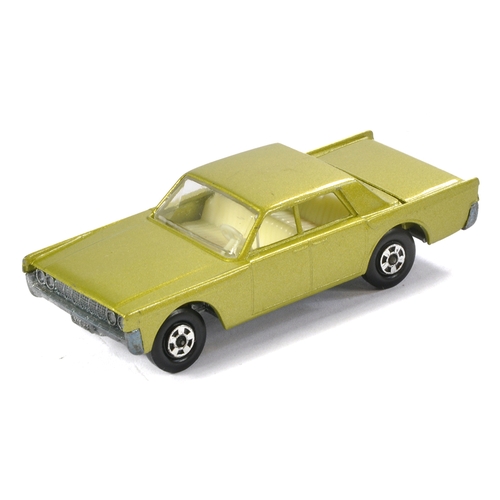 479 - Matchbox Superfast No. 31a Lincoln Continental. High arches, narrow wheels. Generally very good to e... 