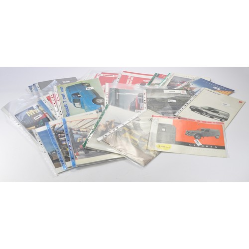 442 - A large selection of commercial vehicle brochures, mostly modern issues from Renault, Ford, Izuzu an... 