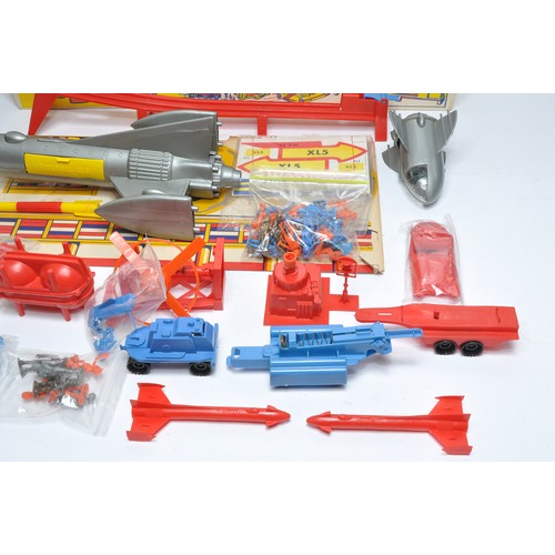 824 - Multiple Toy Makers (USA) (for Gerry Anderson) Steve Zodiac's Fireball XL5 Space City Set comprising... 