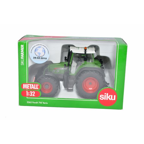 Siku 1/32 diecast farm model issue comprising Fendt 718 Vario