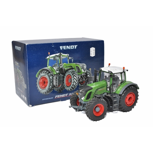 86 - Wiking 1/32 diecast farm model issue comprising Fendt 939 Tractor. Model is likely fair to good only... 