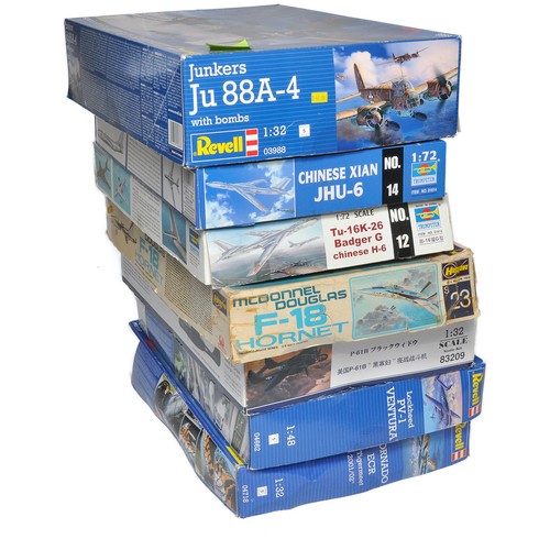 359 - A group of 7 larger scale Plastic Model Kits to include Revell Junkers Ju88A-4, Trumpeter TU-16K-26 ... 