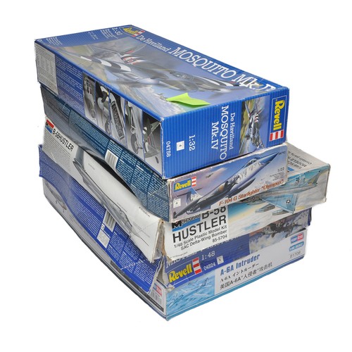 366 - A group of 5 Larger Scale Plastic Model Kits to include Hobbyboss, Revell, Monogram. All complete, s... 