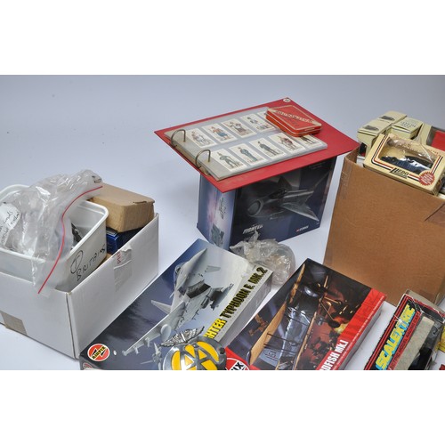 383 - A large mixed lot of general diecast to include Lledo, Corgi Aviation Archive plus Airfix Model Kits... 