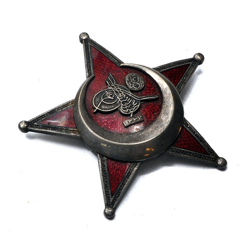 427 - A WW1 original War Medal comprising the Turkish Gallipoli Star. In silver and red enamel, BB&CO to r... 