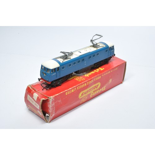 314 - Triang Model Railway issue comprising R753 E3001 Locomotive. Signs of wear, not tested, with worn or... 