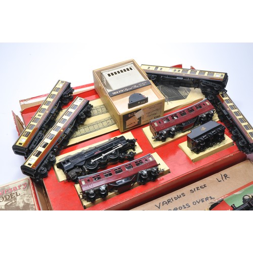 318 - An assorted group of older issue Model Railway including Rovex, Trix and others as shown. Some showi... 