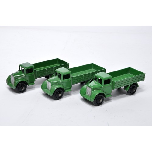 601 - Dinky No. 22C Motor Truck. Trio of issues in green including one darker shade as shown. The odd touc... 