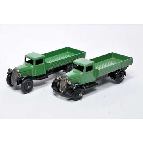 604 - Dinky No. 25a Open back Wagon. Duo of issues in green as shown (note baseplate variations). Both dis... 