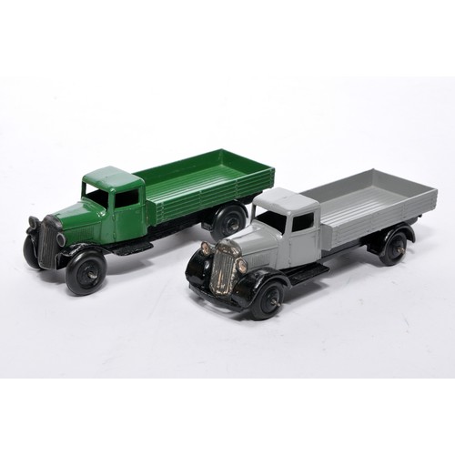 607 - Dinky No. 25a Open back Wagon. Duo of issues in green and grey as shown (note baseplate variations).... 