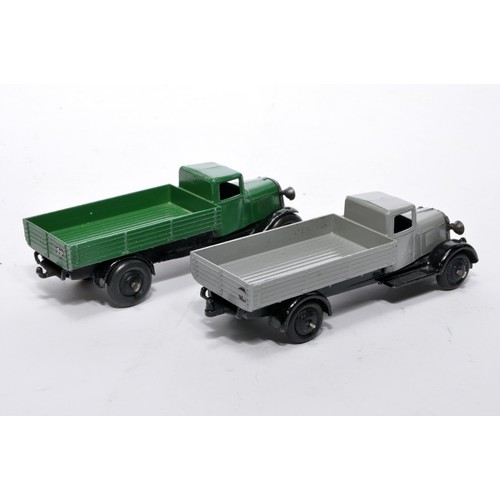 607 - Dinky No. 25a Open back Wagon. Duo of issues in green and grey as shown (note baseplate variations).... 