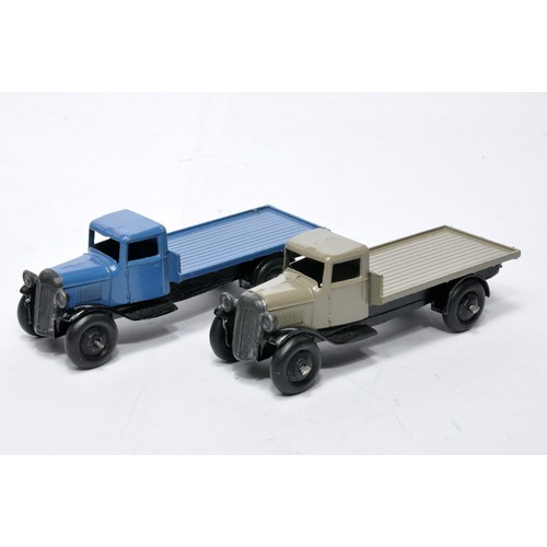 622 - Dinky No. 25c flatbed truck. Duo of issues in french blue and grey as shown. Display very good to ex... 