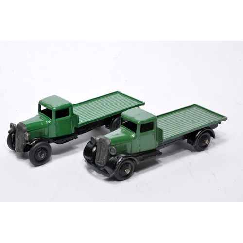 623 - Dinky No. 25c flatbed truck. Duo of issues in green (mid and darker shades) as shown (note baseplate... 