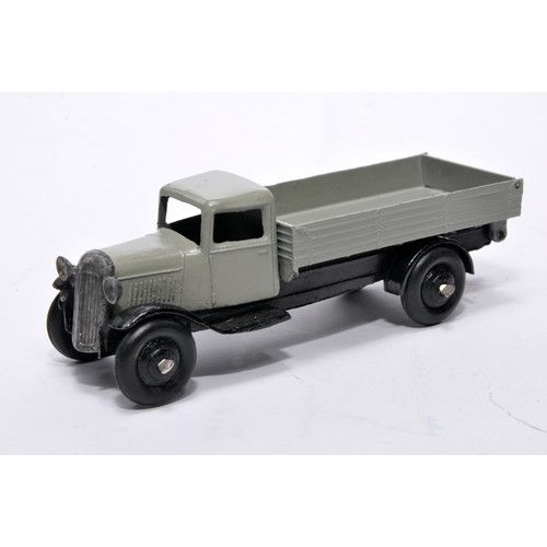 632 - Dinky No. 25e Tipping Wagon. Issue is in grey as shown. Displays very good to excellent, with very l... 