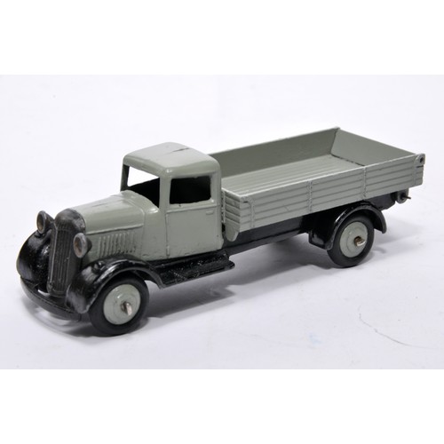 633 - Dinky No. 25e Tipping Wagon. Issue is in grey, inc hubs, as shown. Displays very good to excellent, ... 