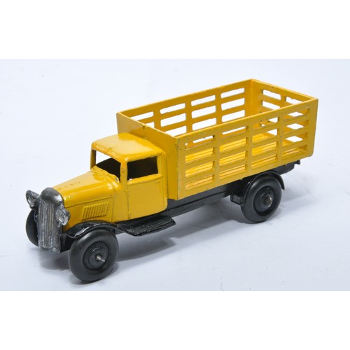 638 - Dinky No. 25f Market Garden Wagon. Issue is in yellow, as shown. Displays very good to excellent, wi... 