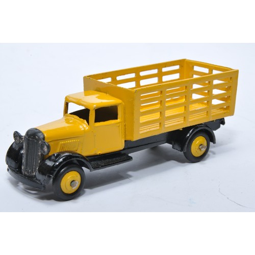 641 - Dinky No. 25f Market Garden Wagon. Issue is in yellow, inc hubs, as shown. Displays generally good t... 