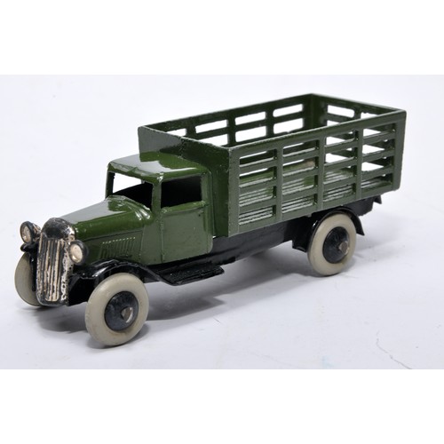643 - Dinky No. 25f Market Garden Wagon. Issue is in dark green, with black hubs, as shown. Displays very ... 