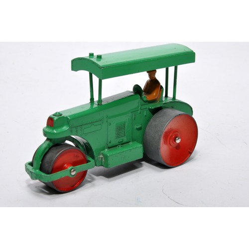 653 - Dinky No. 25p Aveling Barford Road Roller. Issue is in lighter green, as shown. Displays generally g... 