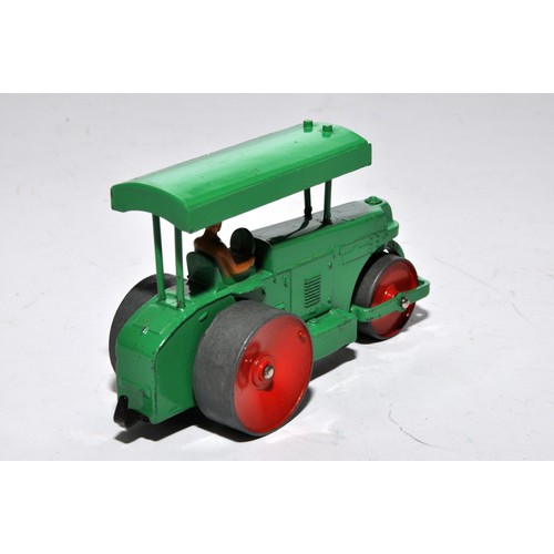 653 - Dinky No. 25p Aveling Barford Road Roller. Issue is in lighter green, as shown. Displays generally g... 