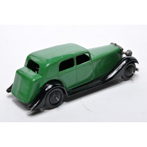 669 - Dinky No. 30c Daimler. Issue is in green, as shown. Displays generally very good to excellent, with ... 