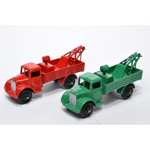674 - Dinky No. 30e breakdown truck. Duo of issues in green and red as shown. Both display excellent, with... 