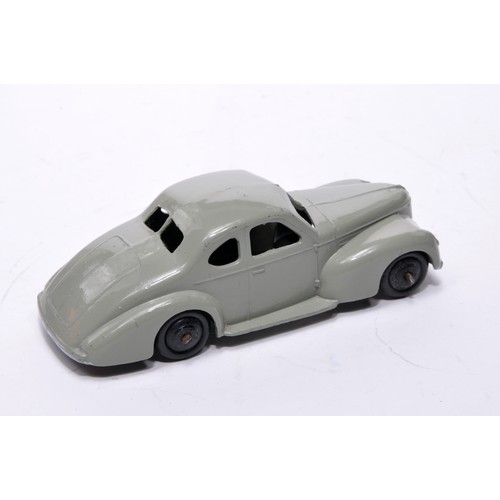 726 - Dinky No. 39f Studebaker. Single issue is in grey as shown. Displays generally very good to excellen... 