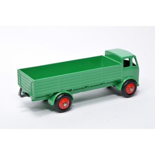 981 - Dinky No. 420 / 25R Forward Control Lorry. Single issue is in green, with red hubs, as shown. Displa... 