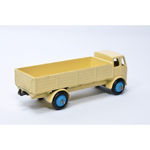 983 - Dinky No. 420 / 25R Forward Control Lorry. Single issue is in cream, with blue hubs, as shown. Displ... 