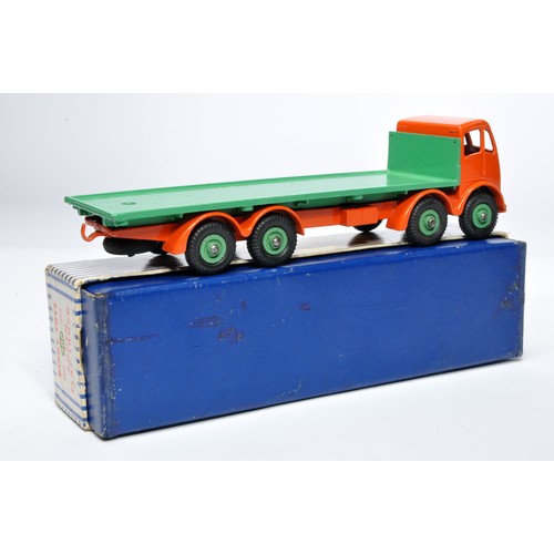 1046 - Dinky No. 902 Foden Flat Truck. Single issue is in orange / green with green hubs, as shown. Display... 